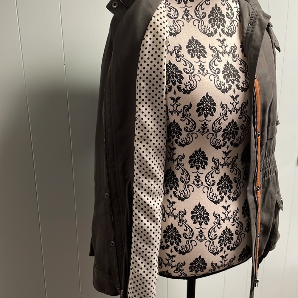 Lightweight jacket - Picture 2 of 5